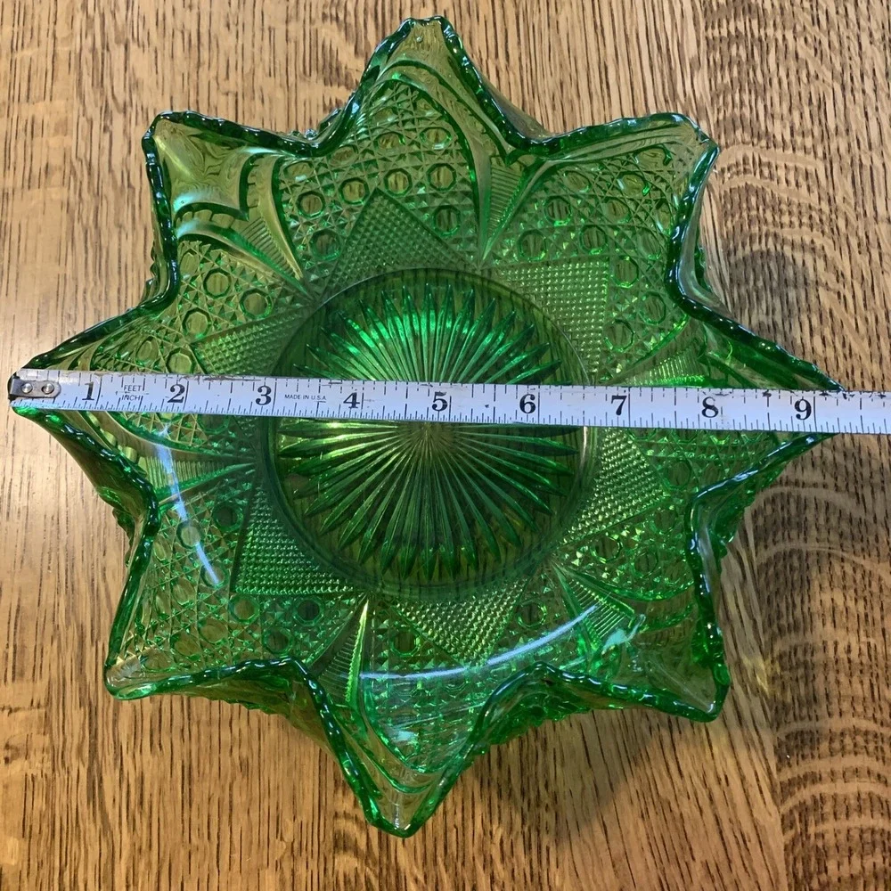 Tarentum glass emerald green fruit bowl 9.5"‎ - Picture 2 of 4